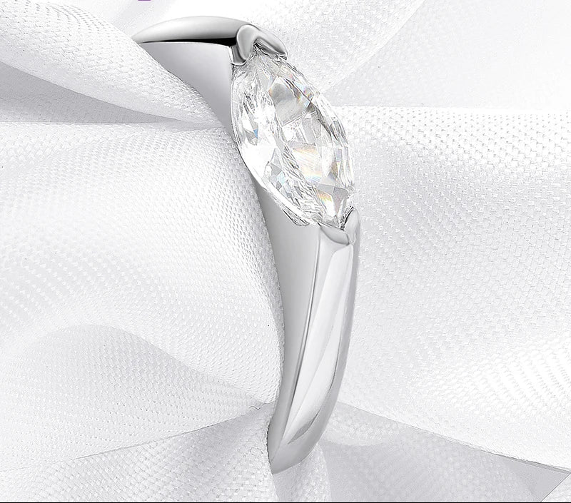 <tc>Eleganter Ring Marquise-Moissanit </tc>