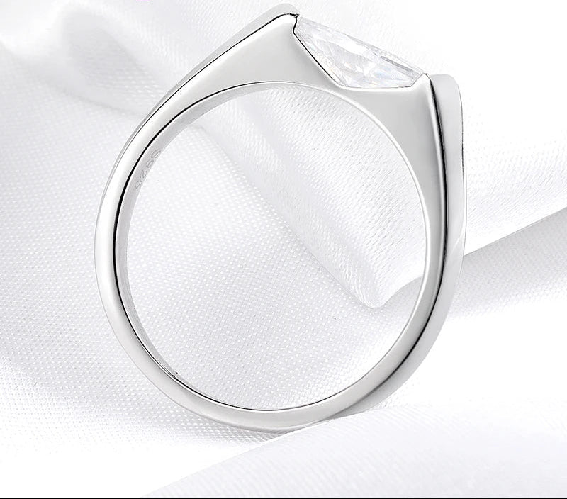 <tc>Eleganter Ring Marquise-Moissanit </tc>