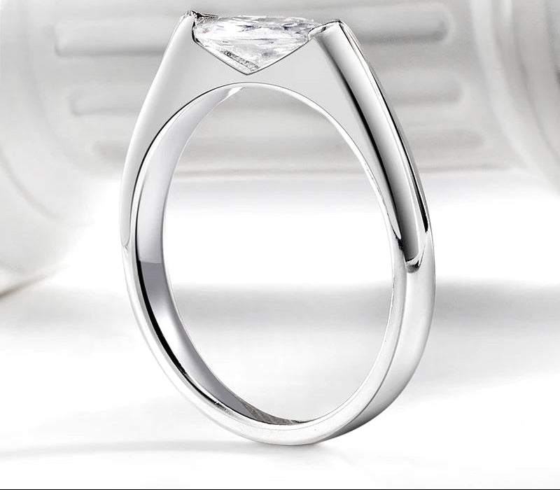 <tc>Eleganter Ring Marquise-Moissanit </tc>