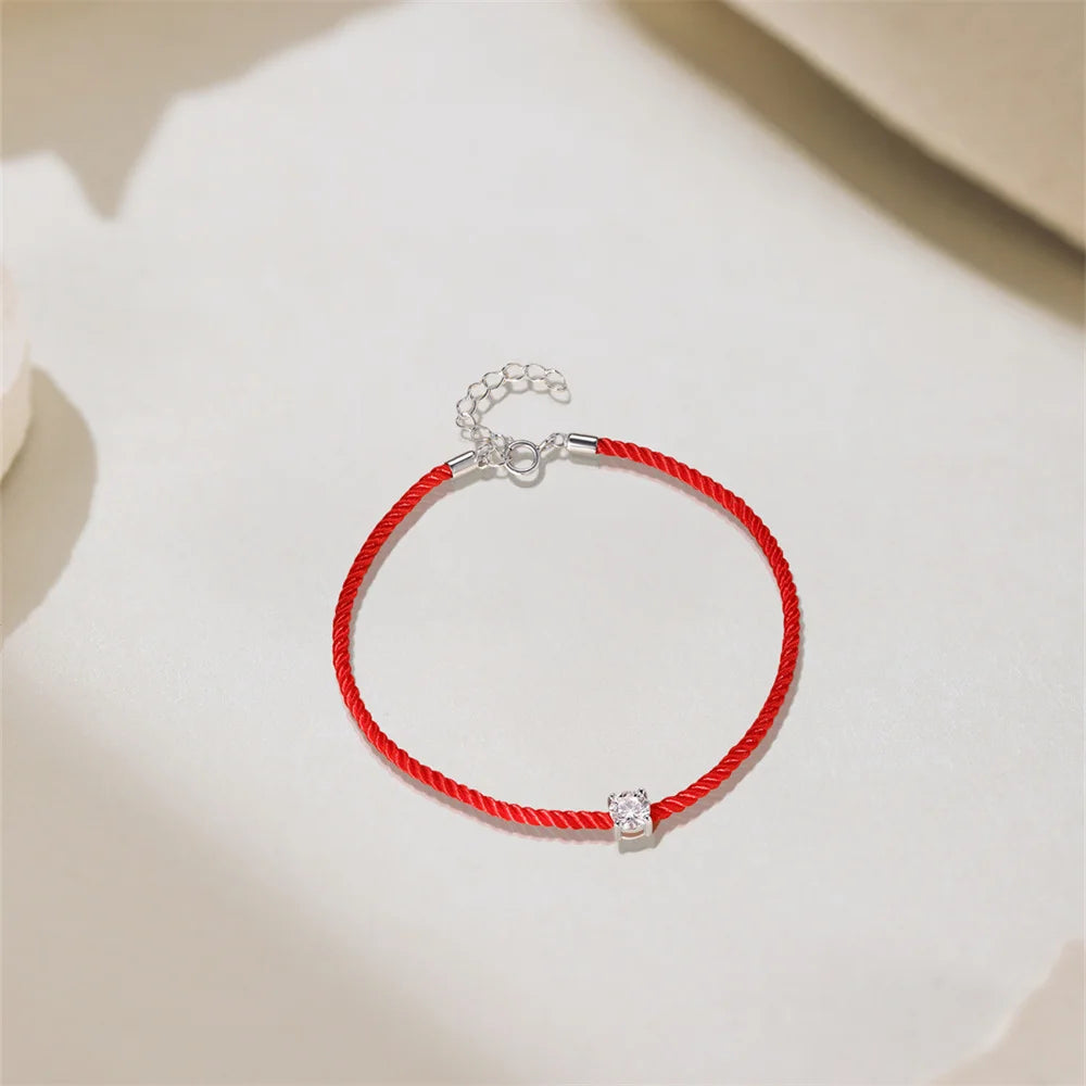 <tc>Rotes Kordelarmband – Moissanit-Glanz</tc>